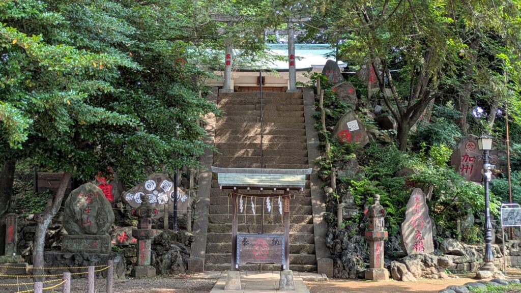 駒込富士神社へ続く石段