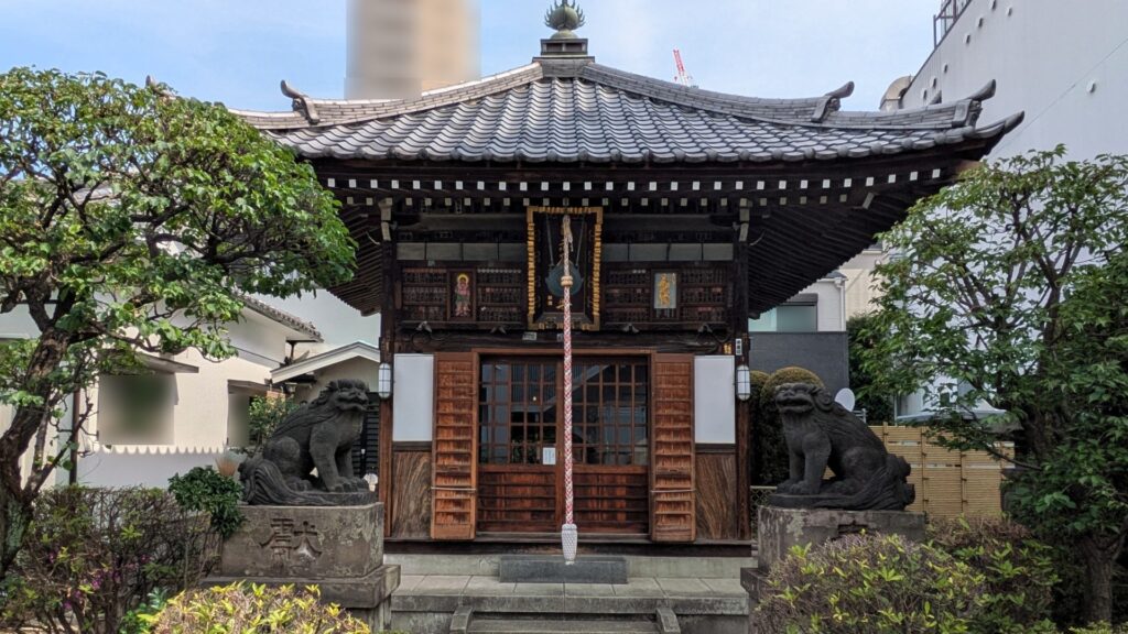 目赤不動尊が祀られる南谷寺の不動堂